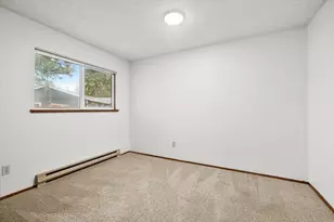 947 SE 6th St, Bend, OR 97702 - Photo 12