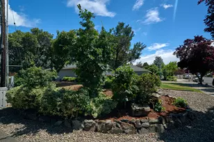911 La Loma Dr, Medford, OR 97504 - Photo 46