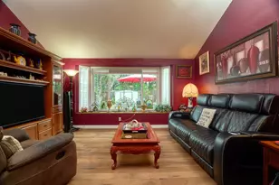 911 La Loma Dr, Medford, OR 97504 - Photo 4