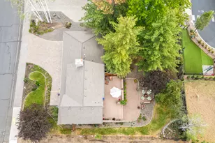 1206 NE Paula Dr, Bend, OR 97701 - Photo 38