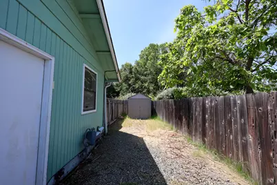 960 Schroeder, Grants Pass, OR 97527 - Photo 24