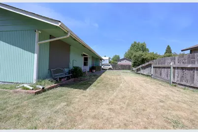 960 Schroeder, Grants Pass, OR 97527 - Photo 22
