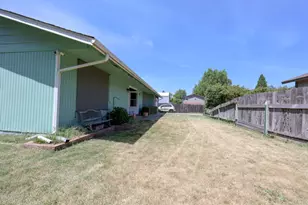 960 Schroeder, Grants Pass, OR 97527 - Photo 22
