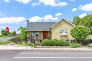 496 SW 2nd St, Madras, OR 97741 - Photo 1