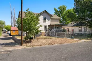 251 NW 8th St, Prineville, OR 97754 - Photo 6