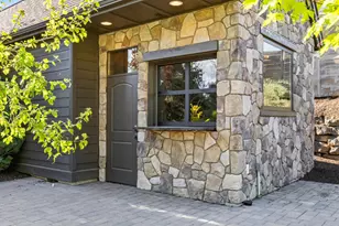 61016 SE Light Peak Dr, Bend, OR 97702 - Photo 32