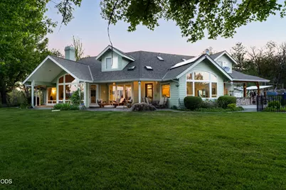 1117 Peco Road, Grants Pass, OR 97526 - Photo 2