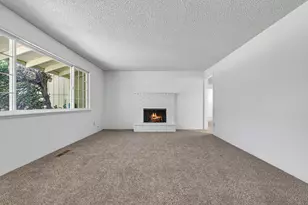 1996 Woodlawn Dr, Medford, OR 97504 - Photo 6