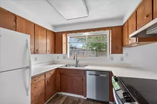 415 Sutter Ave, Medford, OR 97504 - Photo 10