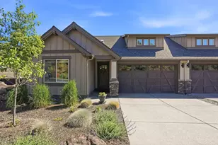 2736 NW Fairway Heights Dr, Bend, OR 97703 - Photo 2