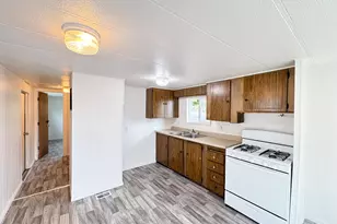 2055 Greensprings Dr, Klamath Falls, OR 97601 - Photo 6