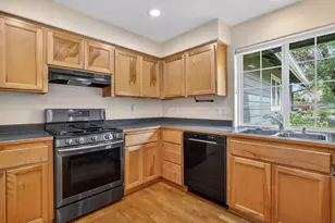 1375 Forestview Dr, Grants Pass, OR 97527 - Photo 10