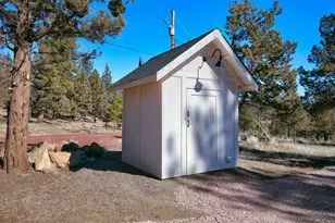 69353 Hinkle Butte Dr, Sisters, OR 97759 - Photo 22