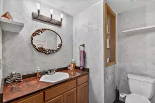 1477 Angelcrest Dr, Medford, OR 97504 - Photo 12