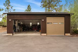 21125 Bear Creek Rd, Bend, OR 97701 - Photo 54