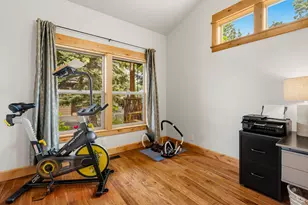 21125 Bear Creek Rd, Bend, OR 97701 - Photo 16