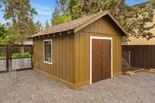 21125 Bear Creek Rd, Bend, OR 97701 - Photo 50