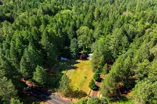 350 Bonnie Ln, Grants Pass, OR 97527 - Photo 2