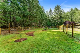 350 Bonnie Ln, Grants Pass, OR 97527 - Photo 10