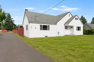 1564 Carnahan Dr, Grants Pass, OR 97527 - Photo 2