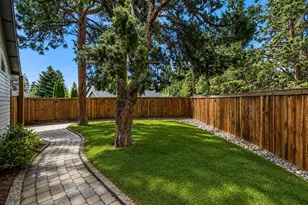 1652 NE Redrose Ct, Bend, OR 97701 - Photo 4