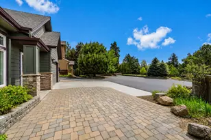 1652 NE Redrose Ct, Bend, OR 97701 - Photo 2