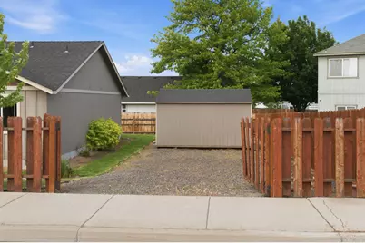 2425 NW 7th Street, Redmond, OR 97756 - Photo 22
