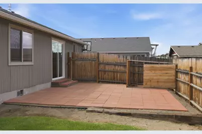 2425 NW 7th Street, Redmond, OR 97756 - Photo 20