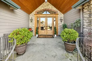 197 Whispering Dr, Grants Pass, OR 97527 - Photo 2