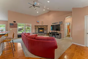 212 NW Canyon View Dr, Grants Pass, OR 97526 - Photo 6