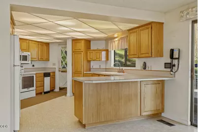1885 Lakeshore Drive, Klamath Falls, OR 97601 - Photo 18