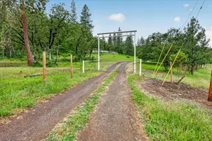 483 Wren Ridge Dr, Eagle Point, OR 97524 - Photo 22