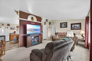 483 Wren Ridge Dr, Eagle Point, OR 97524 - Photo 4