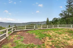 483 Wren Ridge Dr, Eagle Point, OR 97524 - Photo 2