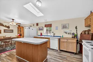 483 Wren Ridge Dr, Eagle Point, OR 97524 - Photo 6