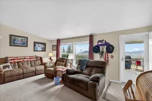483 Wren Ridge Dr, Eagle Point, OR 97524 - Photo 2