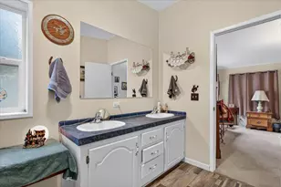 483 Wren Ridge Dr, Eagle Point, OR 97524 - Photo 12