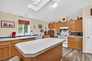 483 Wren Ridge Dr, Eagle Point, OR 97524 - Photo 4