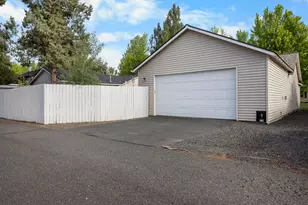 20612 Daisy Ln, Bend, OR 97702 - Photo 6