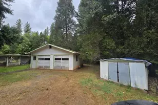 3890 Pleasant Creek Rd, Rogue River, OR 97537 - Photo 8