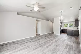 518 Woodlark Dr, Medford, OR 97501 - Photo 6