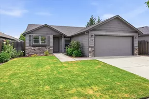 518 Woodlark Dr, Medford, OR 97501 - Photo 2