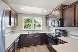518 Woodlark Dr, Medford, OR 97501 - Photo 8