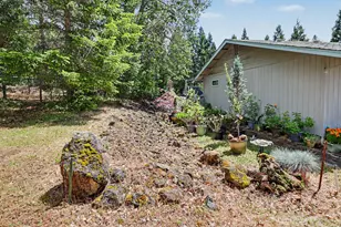 758 Summit Loop, Grants Pass, OR 97527 - Photo 18