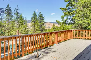 1105 Ivy Ln, Ashland, OR 97520 - Photo 2
