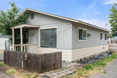 2921 Table Rock Road, Medford, OR 97501 - Photo 2