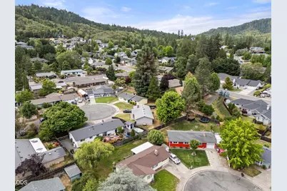 1950 NW Michelle Way, Grants Pass, OR 97526 - Photo 36