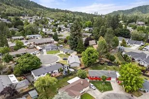 1950 NW Michelle Way, Grants Pass, OR 97526 - Photo 36