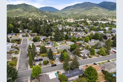 1950 NW Michelle Way, Grants Pass, OR 97526 - Photo 38