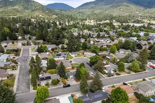 1950 NW Michelle Way, Grants Pass, OR 97526 - Photo 38